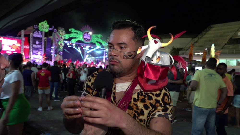 Torcedor vermelho e branco aprova campanha 