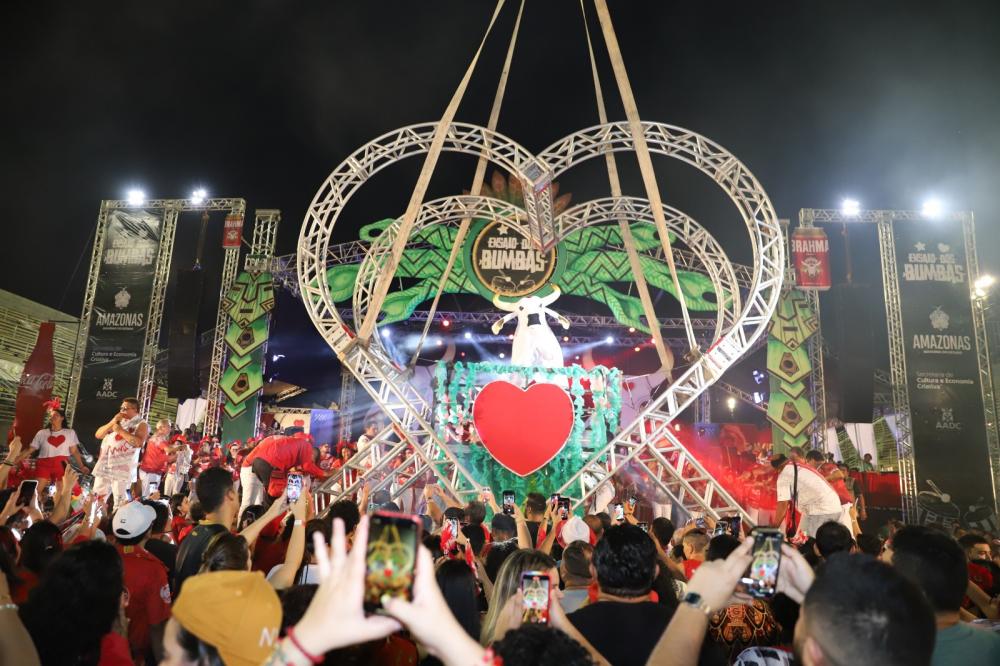 Noite da Batucada revive momentos históricos de 27 anos de Curral do Garantido