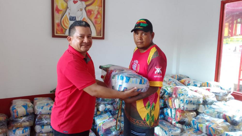 Garantido realiza ação social para beneficiar trabalhadores com cestas básicas de alimentos