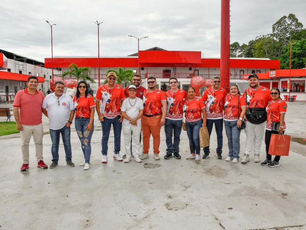 Boi Garantido cria escola e vira referência na arte de produzir grandes festivais