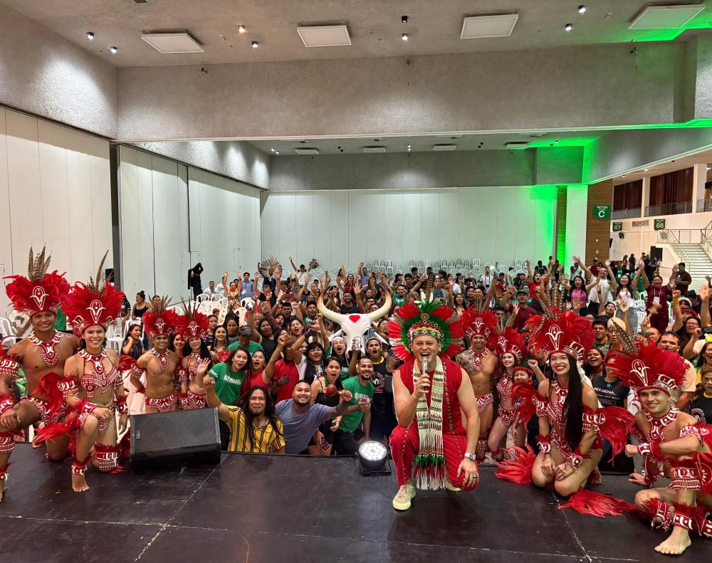 Boi Garantido abre Noite Cultural do XII Encontro Nacional dos Estudantes Indígenas, em Manaus